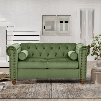 Divano a due posti in velluto verde da 55'' con design capitonné, schienale con bottoni, braccioli a volute e gambe tornite