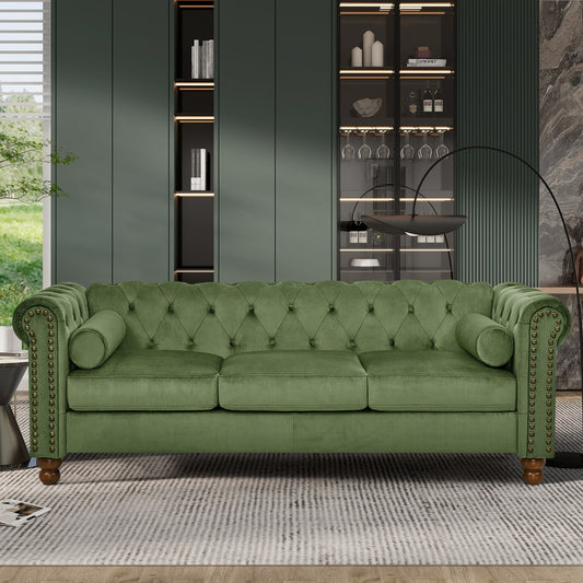 Divano Chesterfield verde a 3 posti con bottoni e borchie