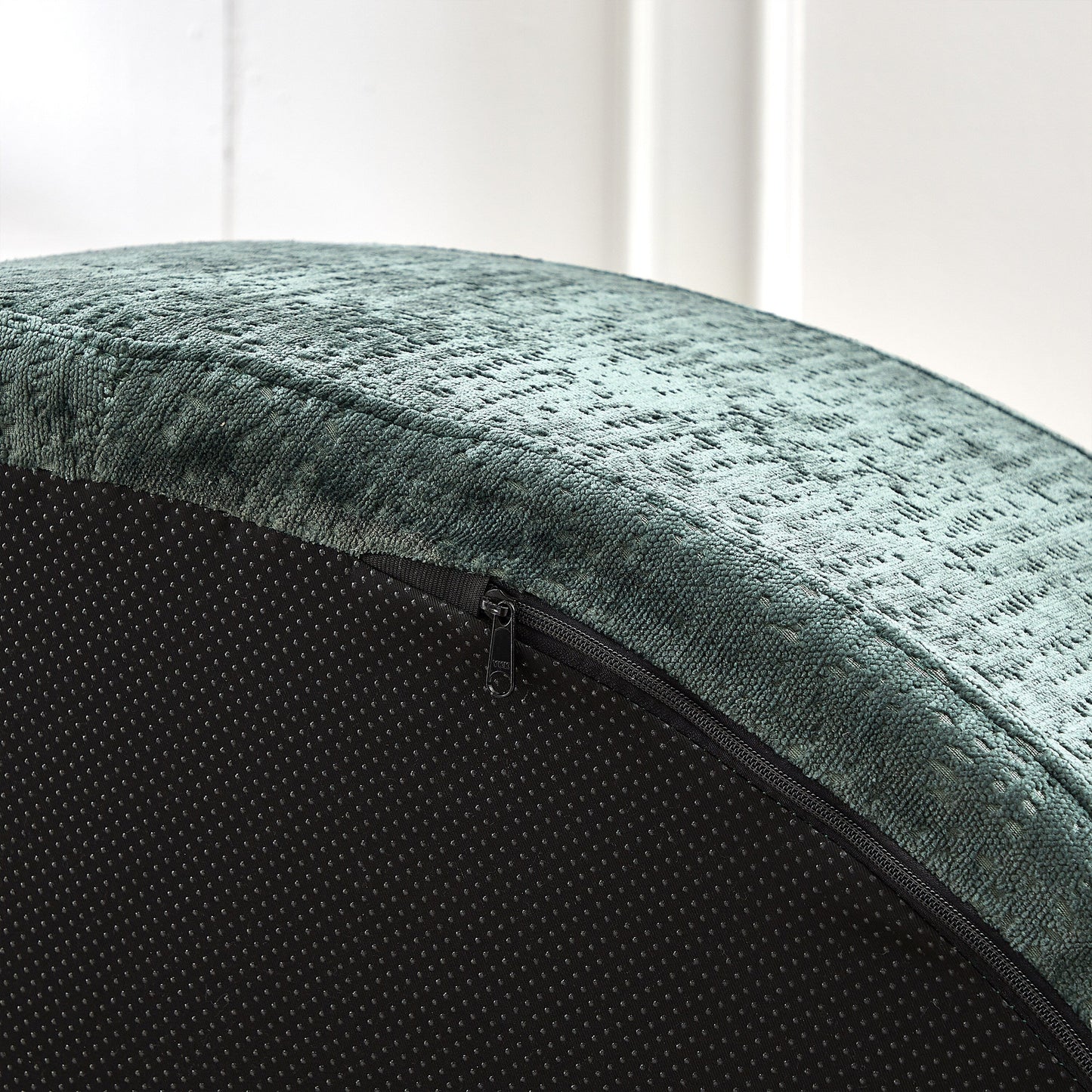 Divano letto singolo rotondo in ciniglia verde con cuscino per lo schienale