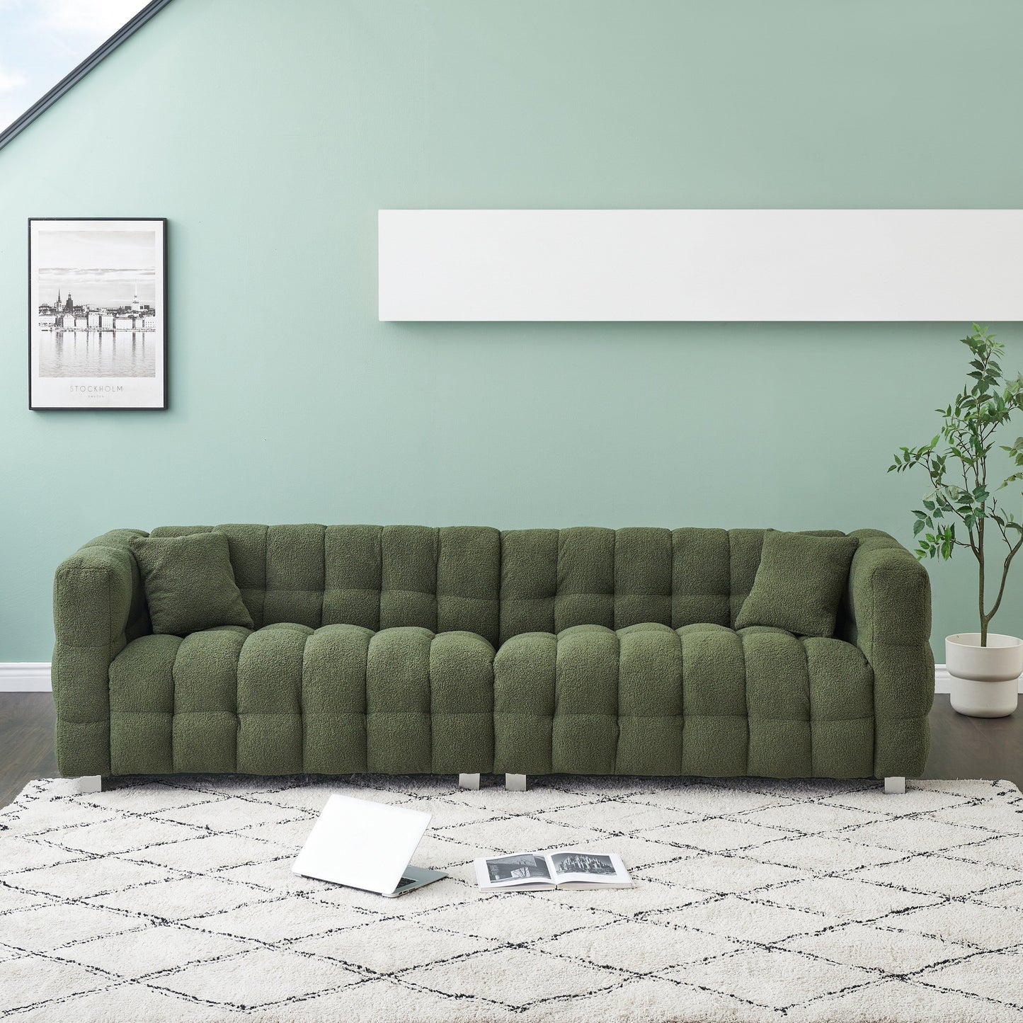 Divano a 4 posti Green Teddy con due cuscini decorativi