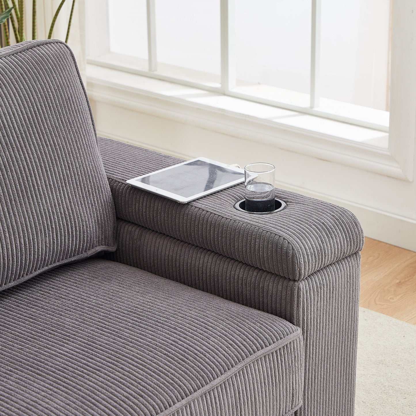 Divano a 3 posti in velluto a coste grigio con porte USB e portabicchieri