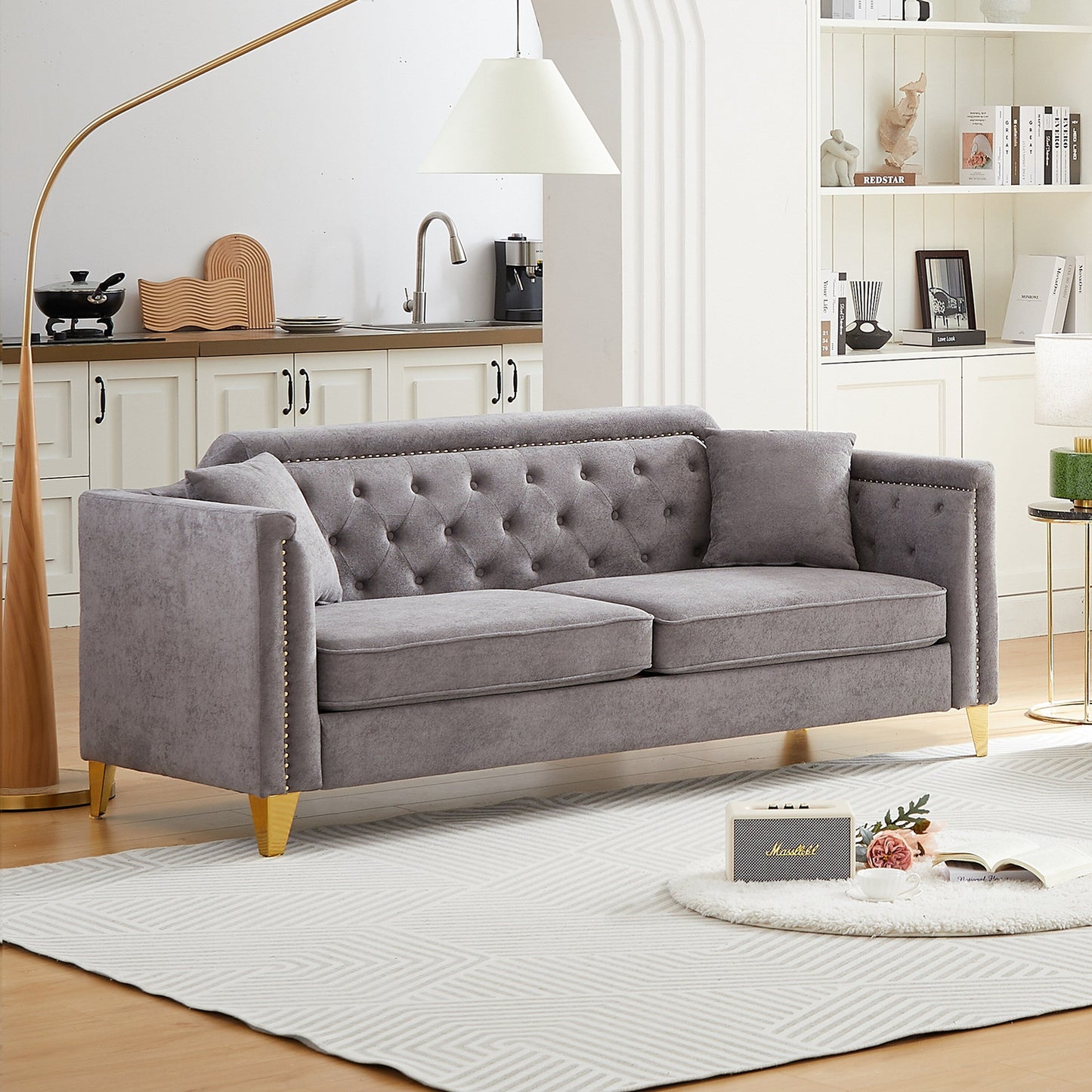 Divano moderno grigio 61,5 in ciniglia a 3 posti con bottoni trapuntati, bracciolo decorato con chiodi in rame e 2 cuscini per soggiorno