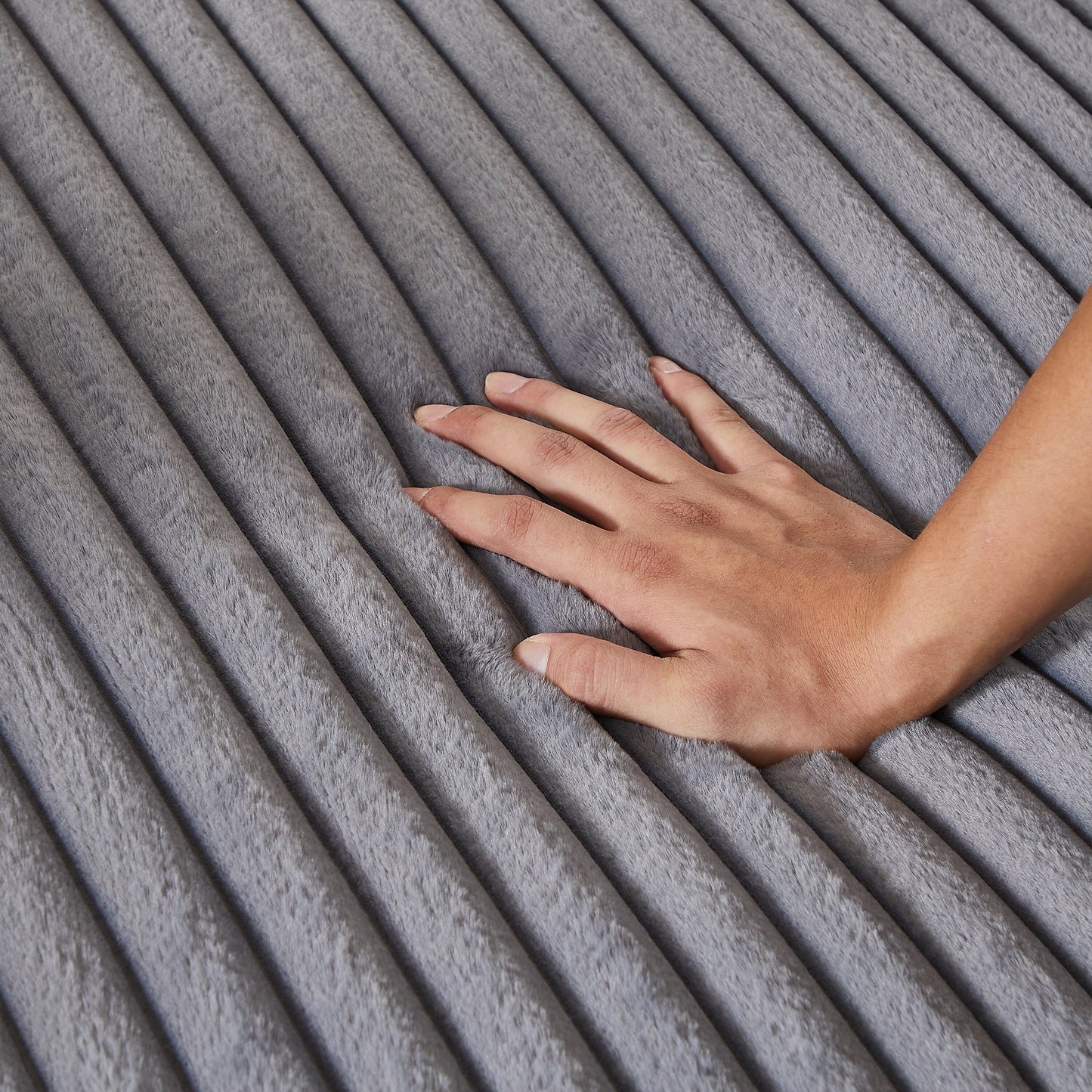 Divano letto componibile moderno grigio 87 Cloud Plush con cuscini per soggiorno