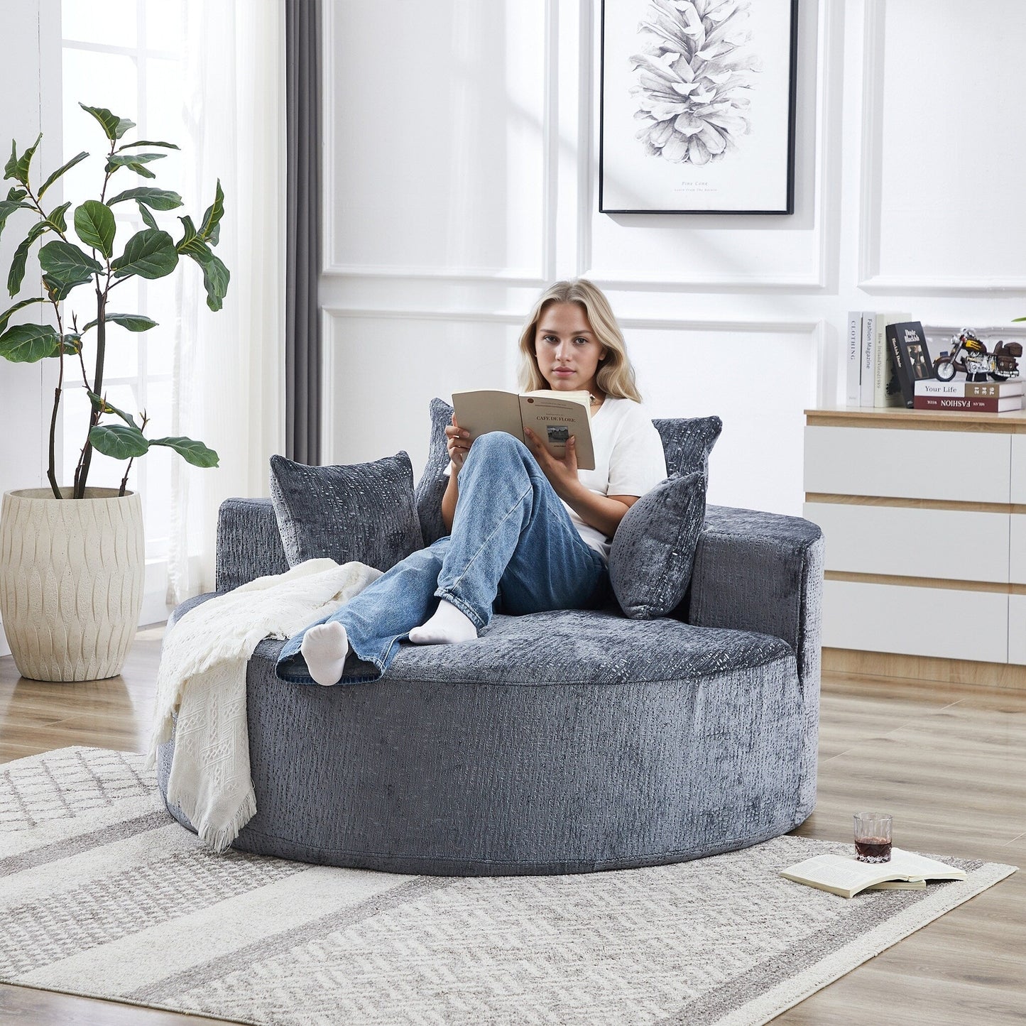 Divano letto singolo rotondo grigio in ciniglia con cuscino per lo schienale