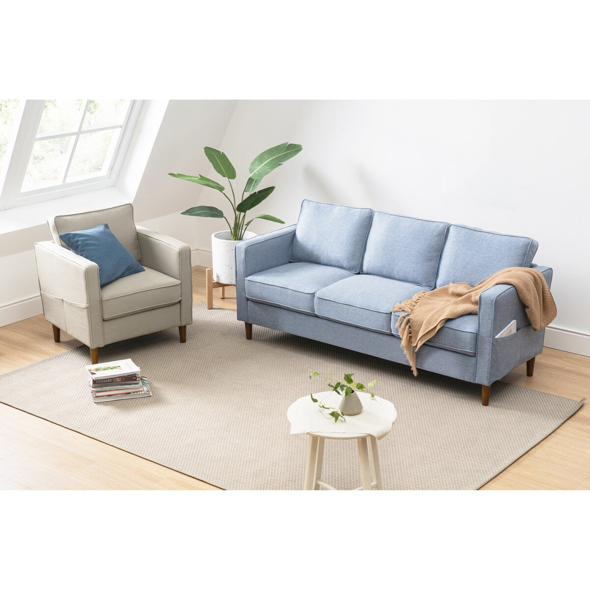 Divano moderno in lino HANA con tasche sui braccioli di Crown Comfort