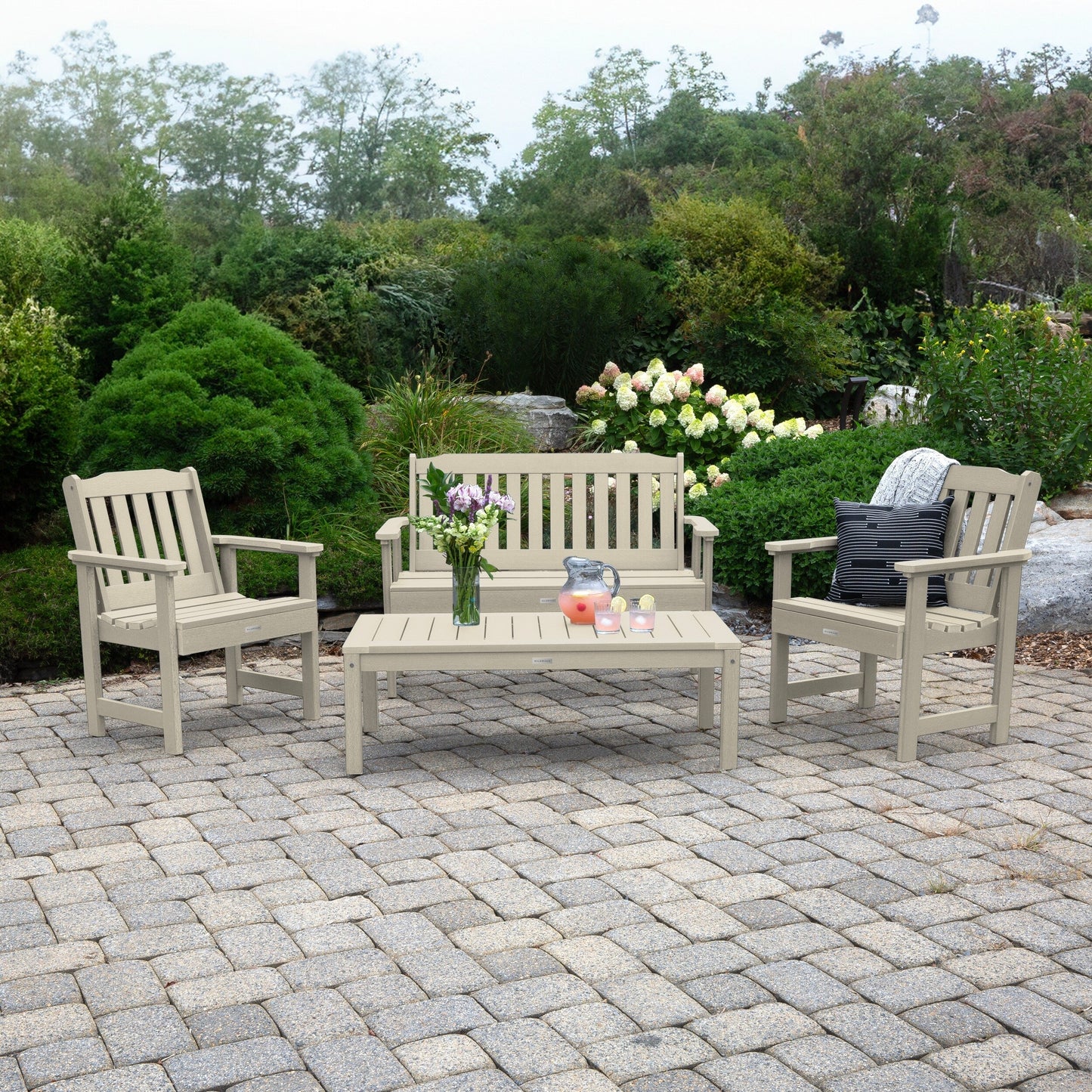 Set da conversazione HIGHWOOD Lehigh da 4 pezzi