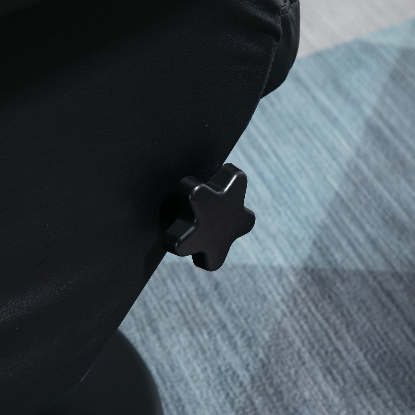 Poltrona reclinabile e pouf HOMCOM con base avvolgente, poltrona reclinabile girevole in similpelle con poggiapiedi per soggiorno