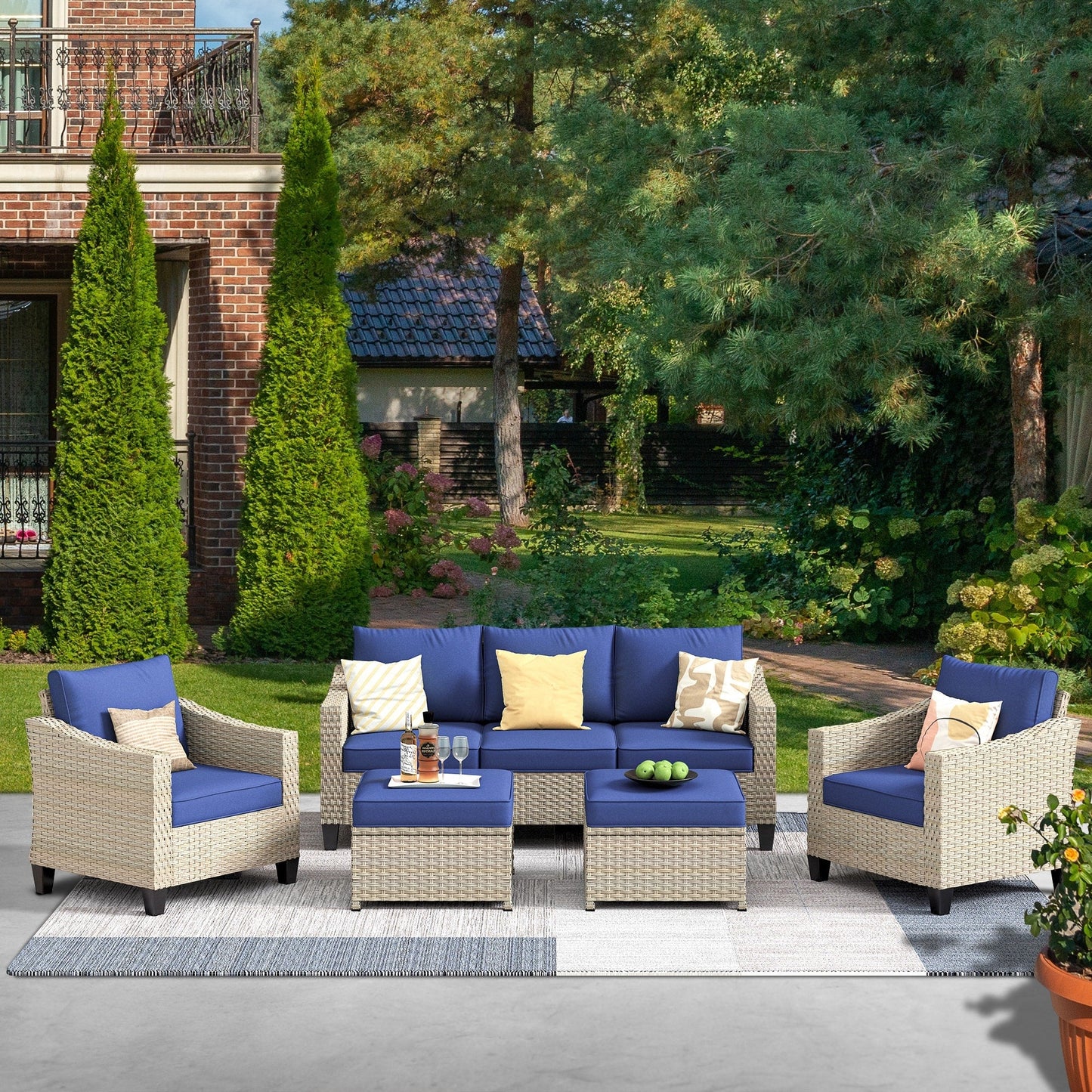 Set da conversazione imbottito per patio esterno in vimini da 5 pezzi HOOOWOOO