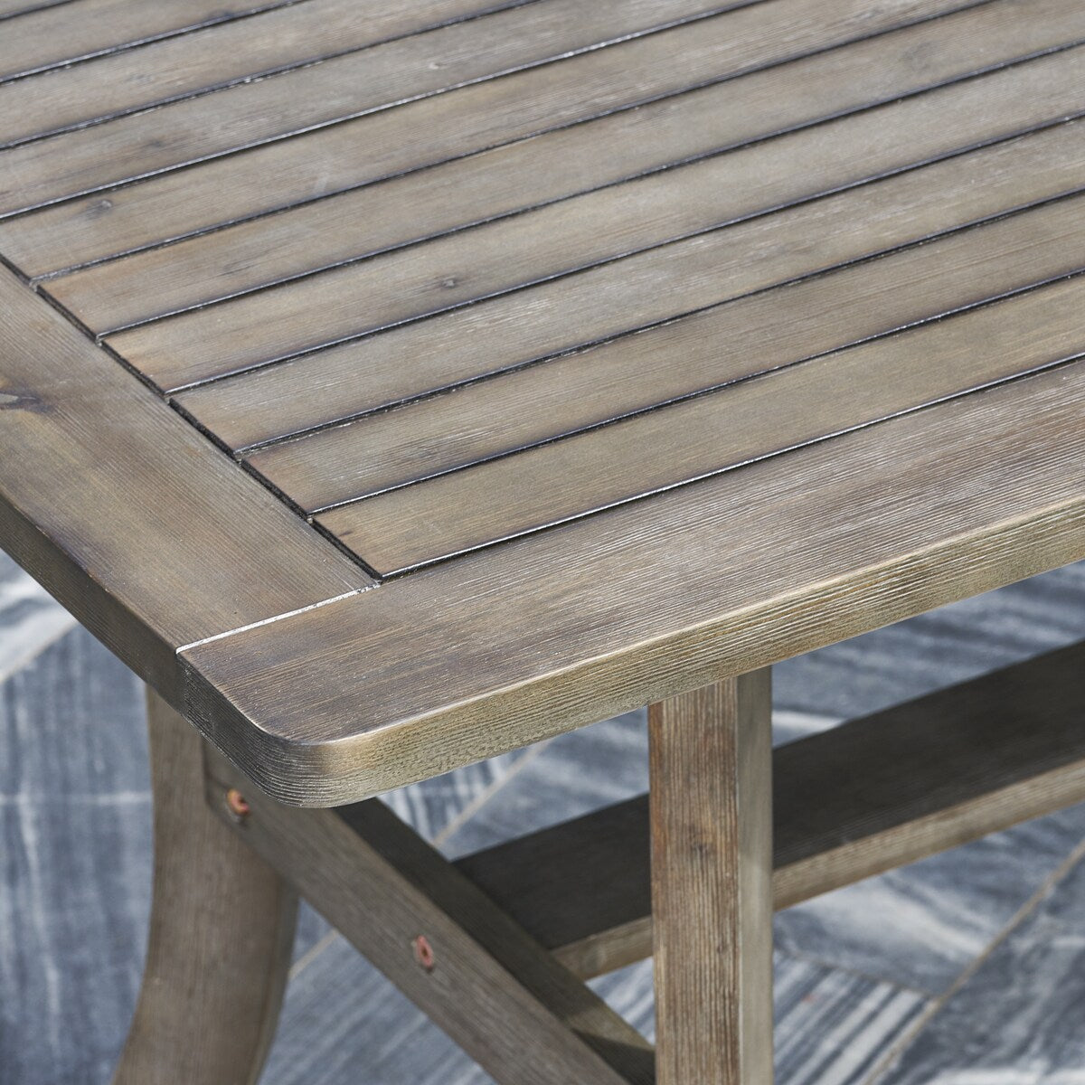 Set di tavolo e sedie impilabili Hakan Wood Patio con gambe curve