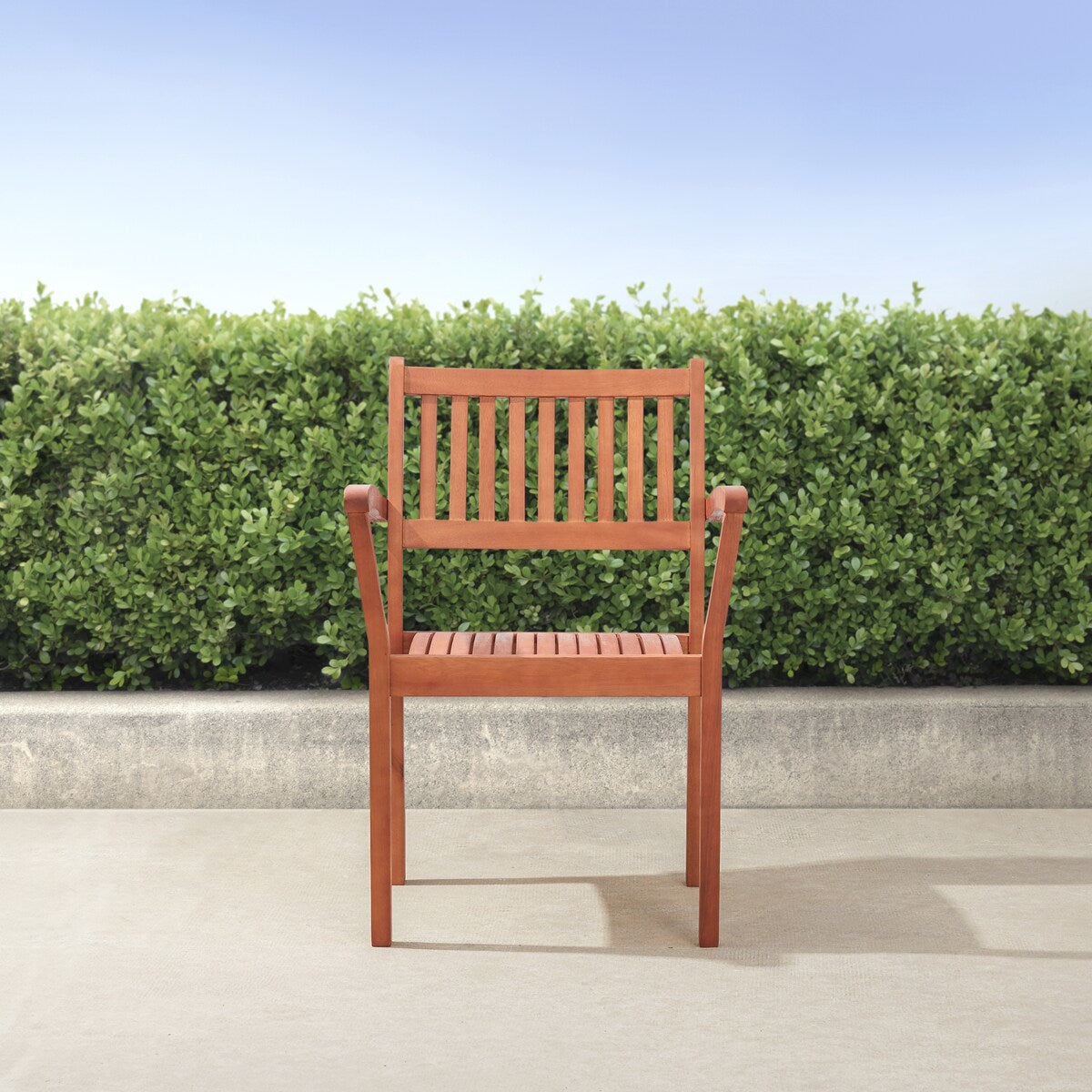 Set di tavolo e sedie impilabili Hakan Wood Patio con gambe curve