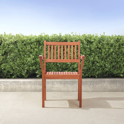 Set di tavolo e sedie impilabili Hakan Wood Patio con gambe curve