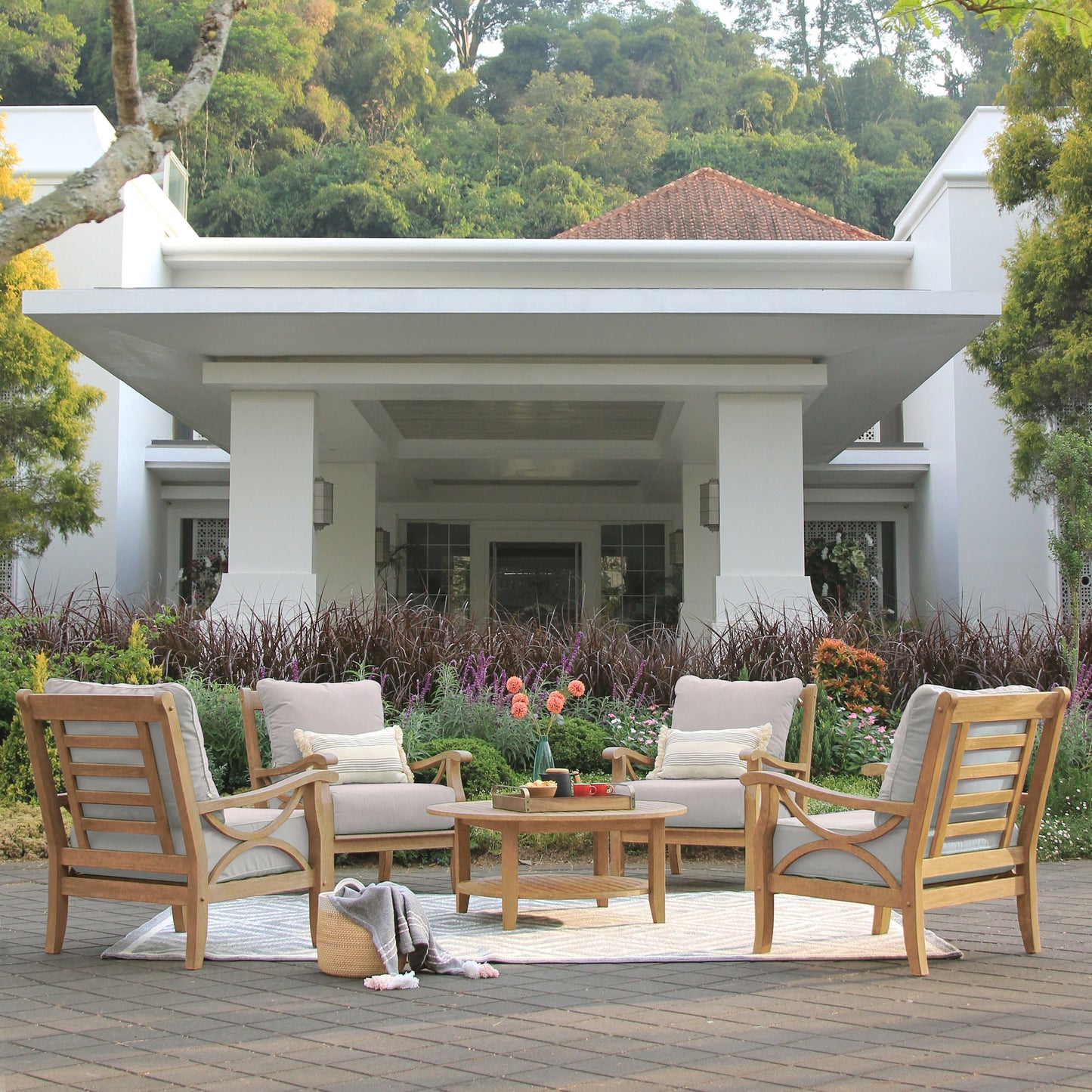 Set da conversazione per patio in teak Cambridge Casual Lowell da 5 pezzi