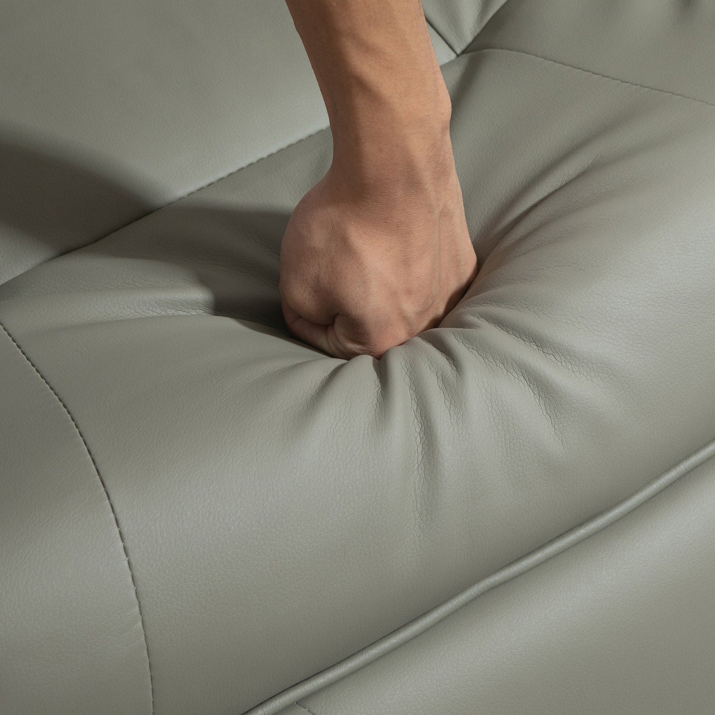 Poltrona reclinabile HomCom in similpelle con base girevole regolabile manualmente e poggiapiedi comodo e rilassante