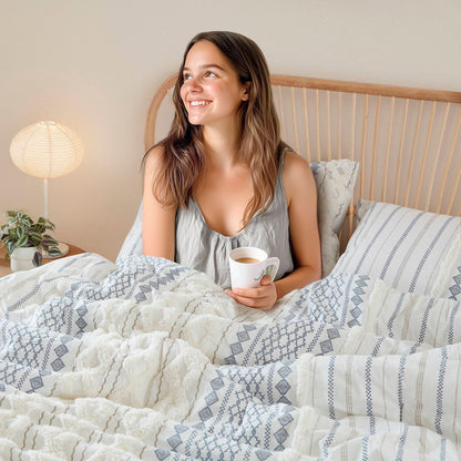 Set copripiumino stampato in cotone Imani INK+IVY con ciniglia