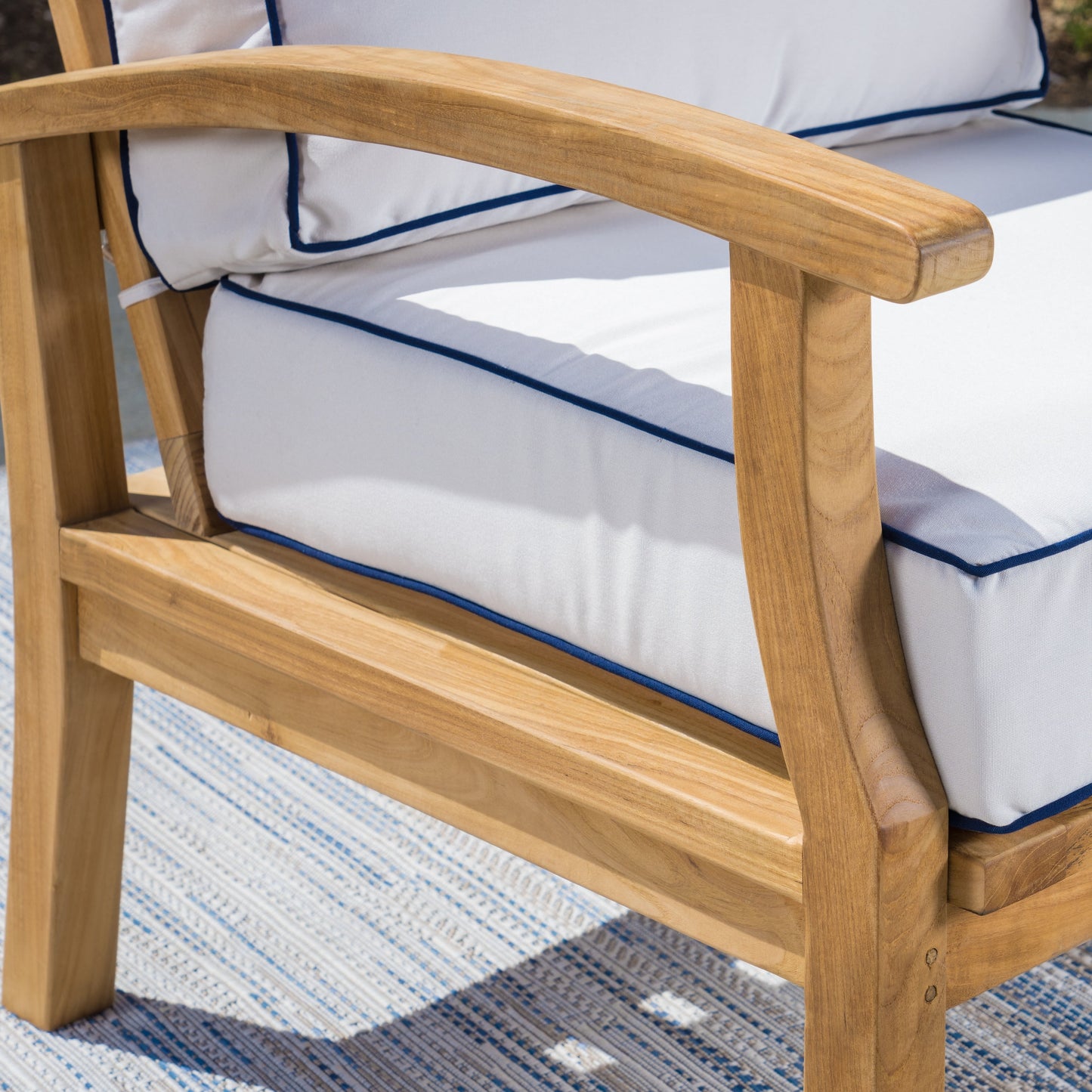 Set di 3 poltrone da club in teak indonesiano con cuscini Sunbrella