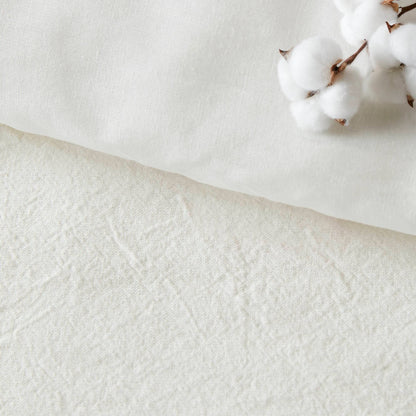 Set trapunta in cotone jacquard con pompon Ensley di Intelligent Design Kids e cuscini