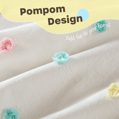 Set trapunta in cotone jacquard con pompon Ensley di Intelligent Design Kids e cuscini