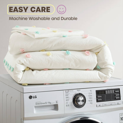 Set trapunta in cotone jacquard con pompon Ensley di Intelligent Design Kids e cuscini