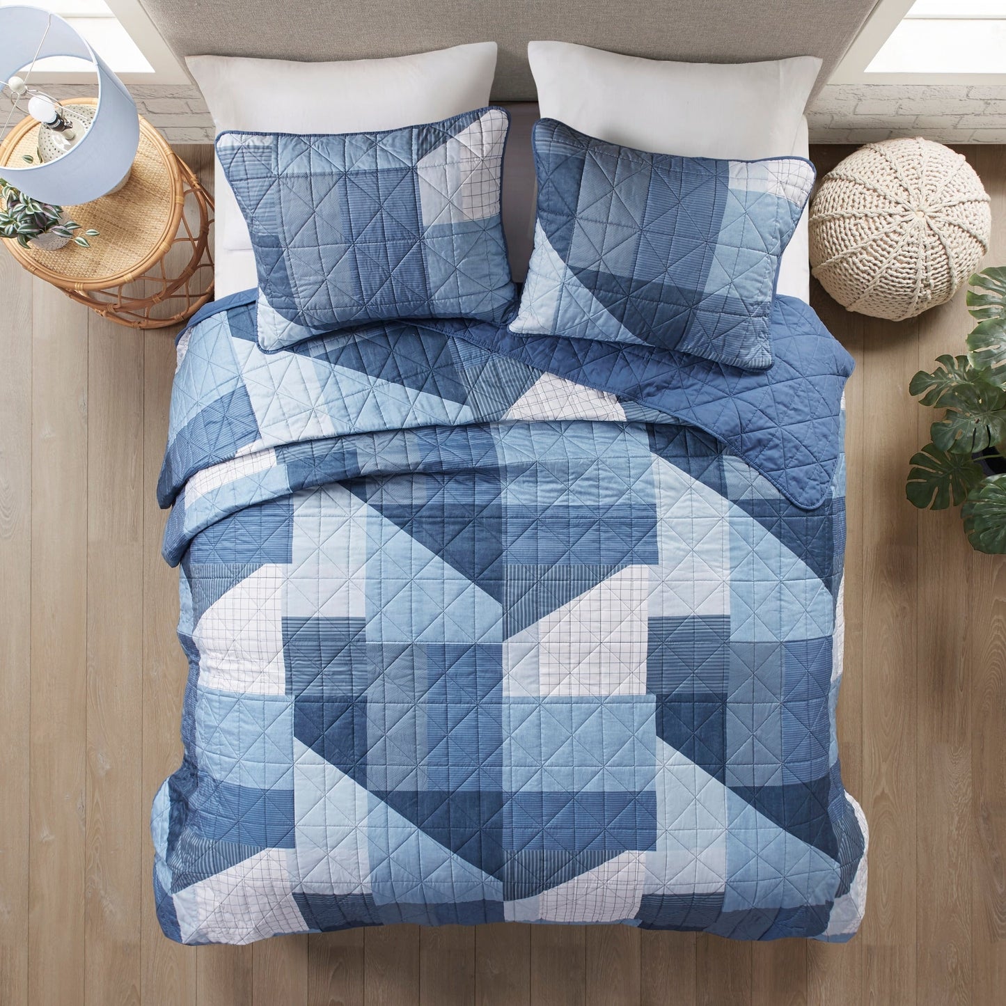 Set trapunta reversibile con stampa patchwork blu Wesley di Intelligent Design