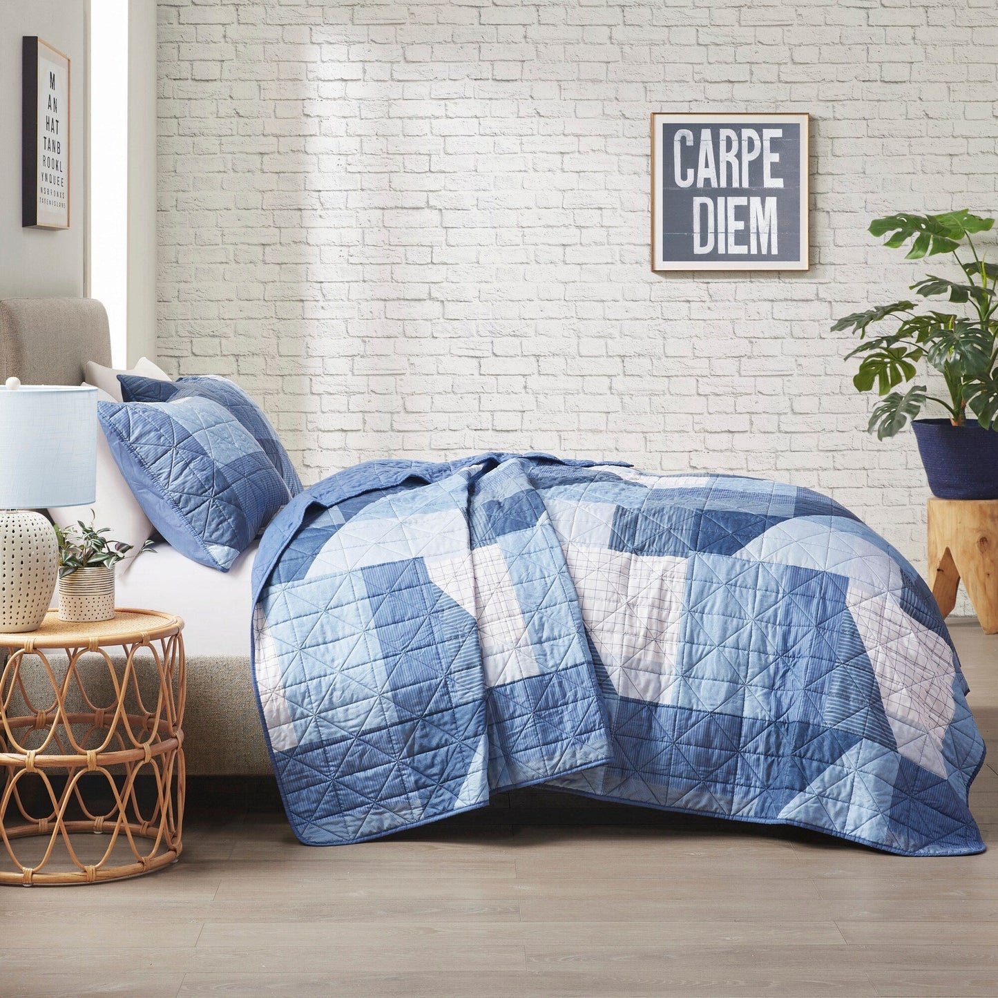 Set trapunta reversibile con stampa patchwork blu Wesley di Intelligent Design