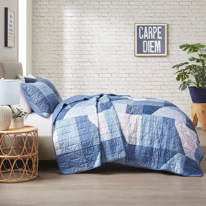 Set trapunta reversibile con stampa patchwork blu Wesley di Intelligent Design