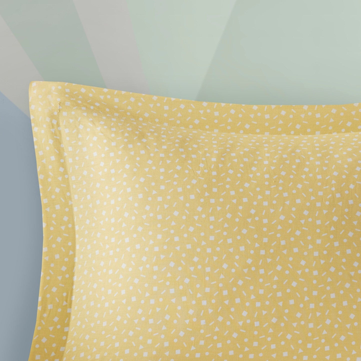 Set copripiumino reversibile in cotone Jessie Yellow Rainbow Sunburst di Urban Habitat Kids