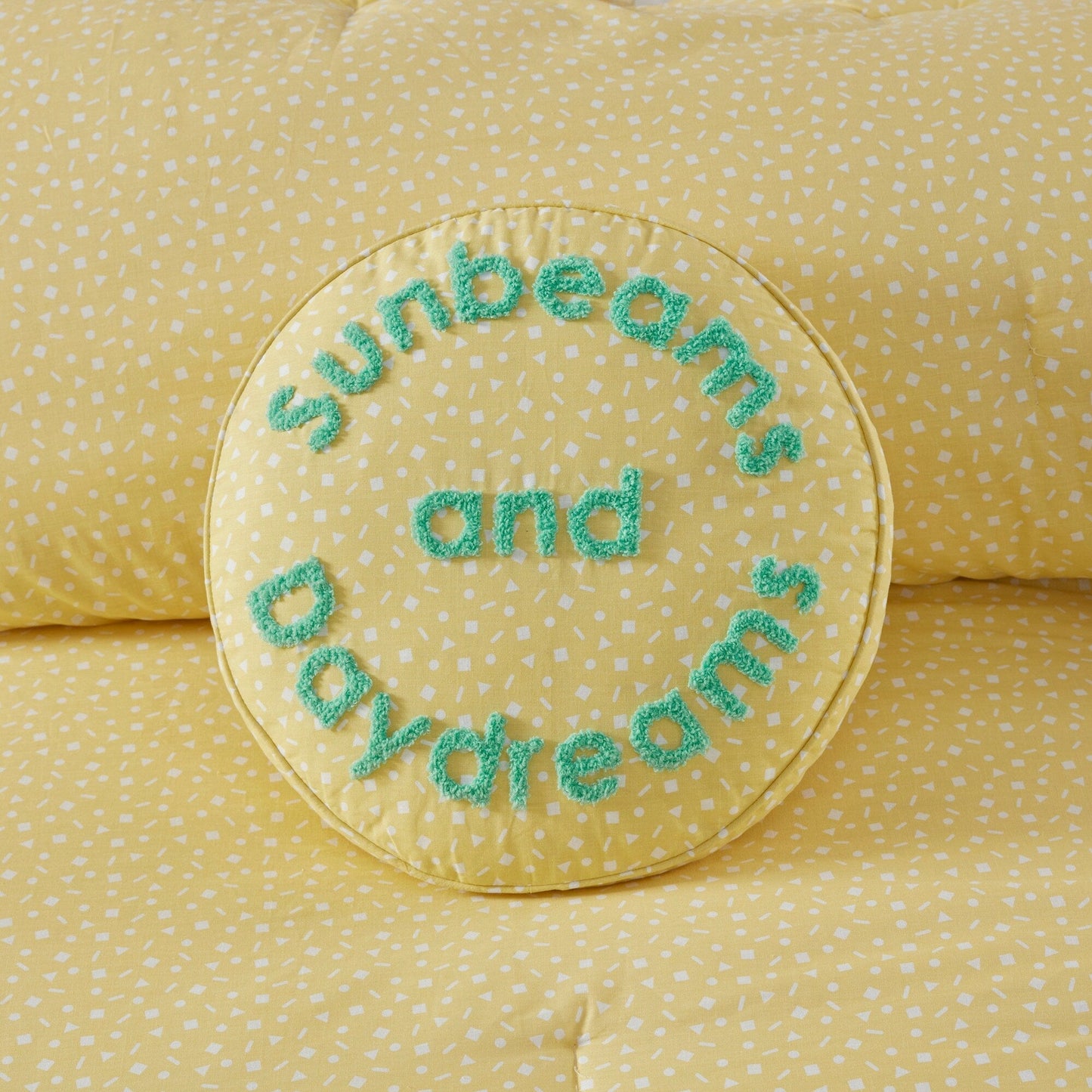 Set copripiumino reversibile in cotone Jessie Yellow Rainbow Sunburst di Urban Habitat Kids