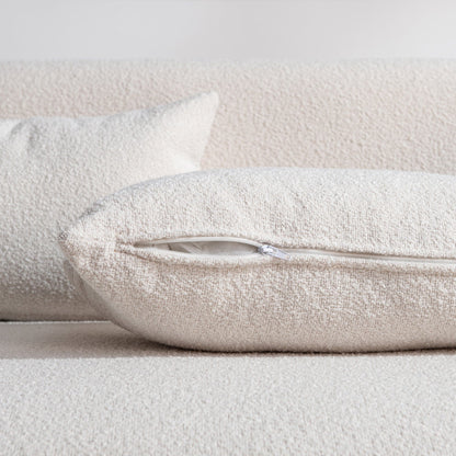 Divano a due posti imbottito in tessuto Boucle KINWELL con cuscini