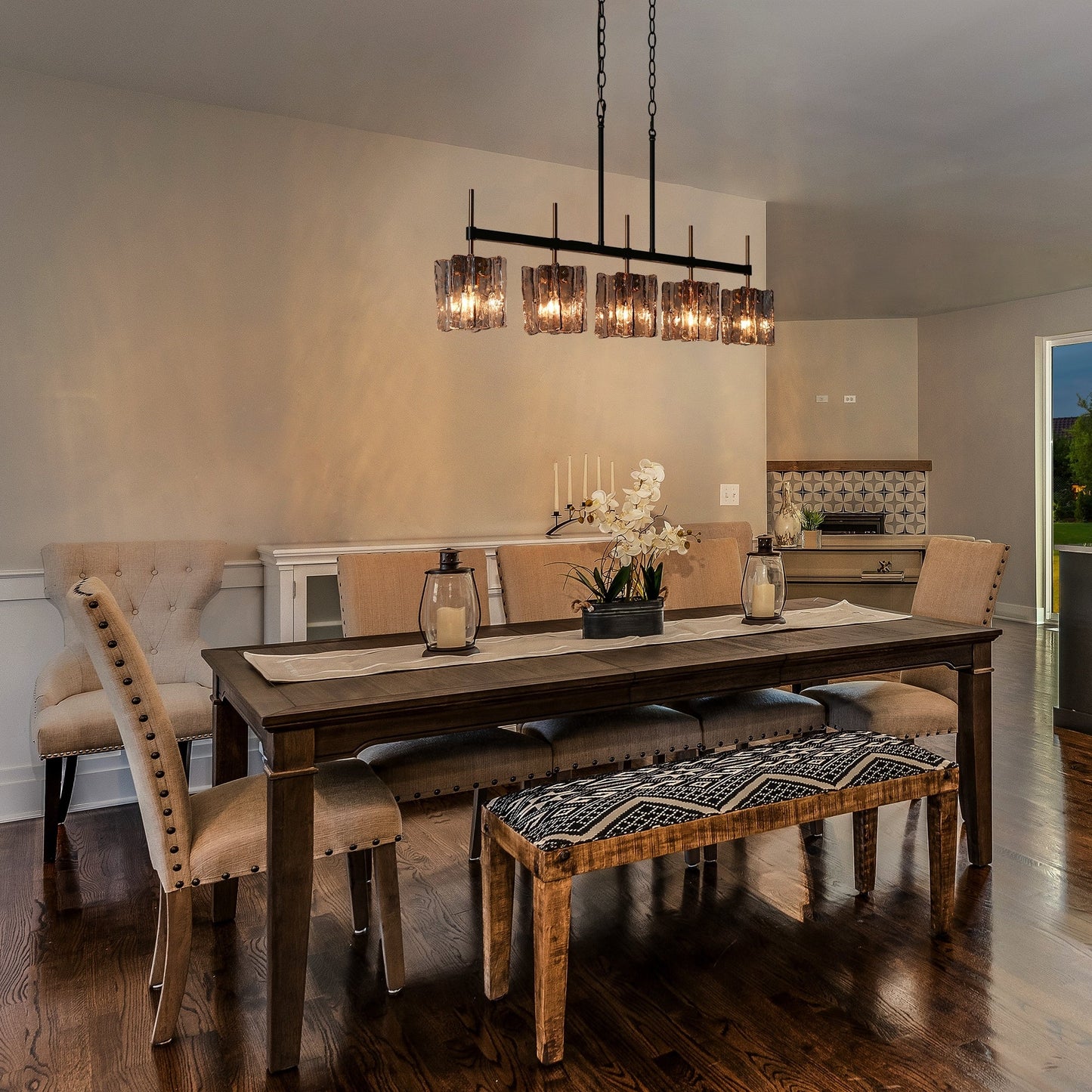 Lampadario lineare moderno Kasy a 5 luci con isola da cucina in vetro testurizzato, design unico