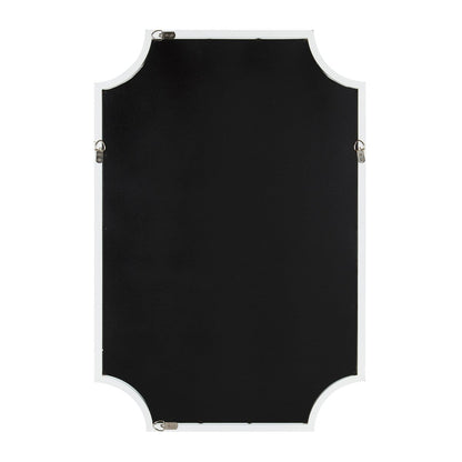 Specchio con cornice in legno smerlato di Kate e Laurel Hogan