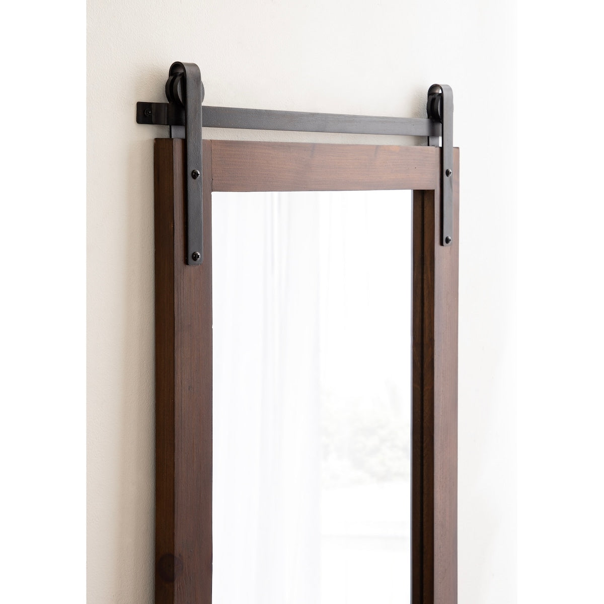 Specchio da parete rettangolare rustico di Kate e Laurel Cates