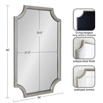 Specchio con cornice in legno smerlato di Kate e Laurel Hogan