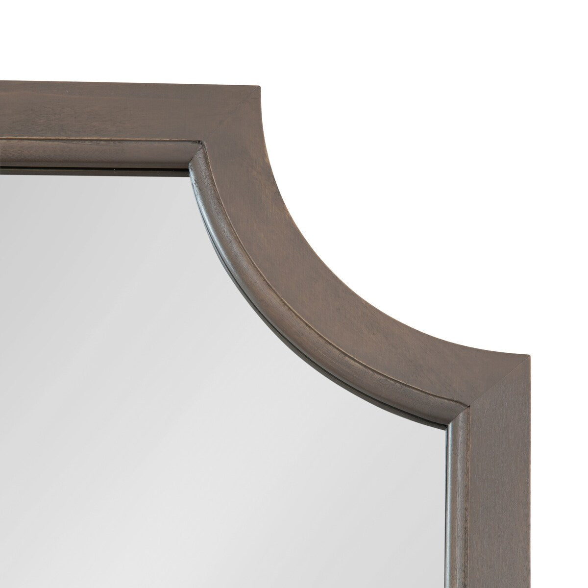 Specchio con cornice in legno smerlato di Kate e Laurel Hogan