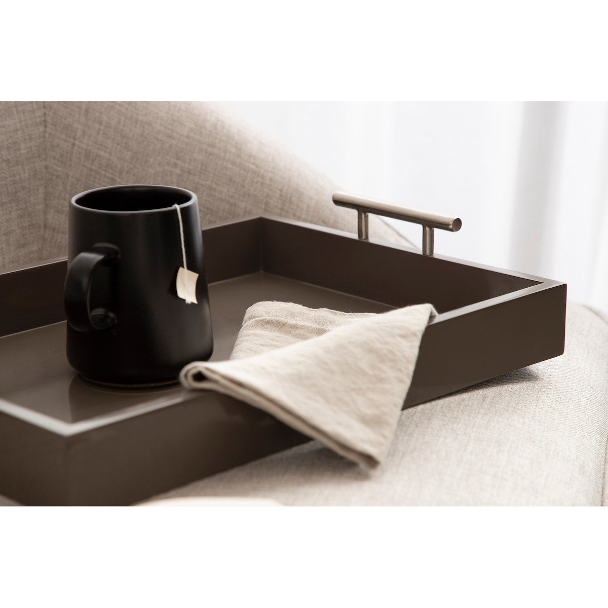 Vassoio decorativo con manico in metallo Lipton di Kate e Laurel