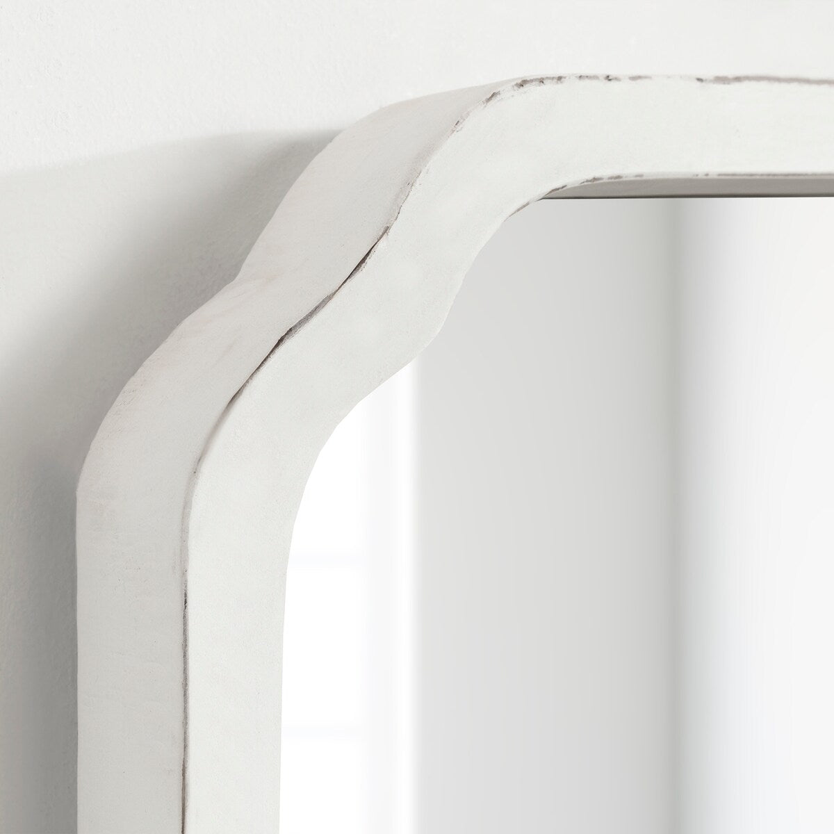 Specchio da parete quadrato in legno di Kate e Laurel Marston