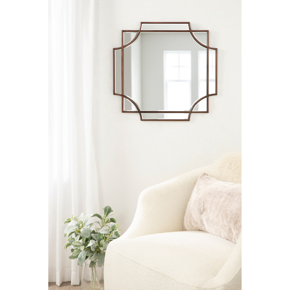 Specchio da parete decorativo tradizionale con cornice Kate and Laurel Minuette
