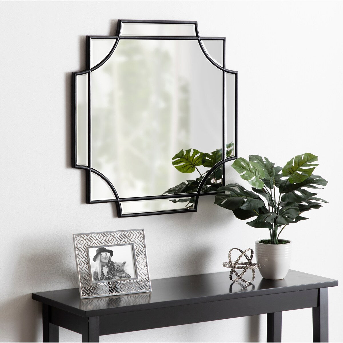 Specchio da parete decorativo tradizionale con cornice Kate and Laurel Minuette