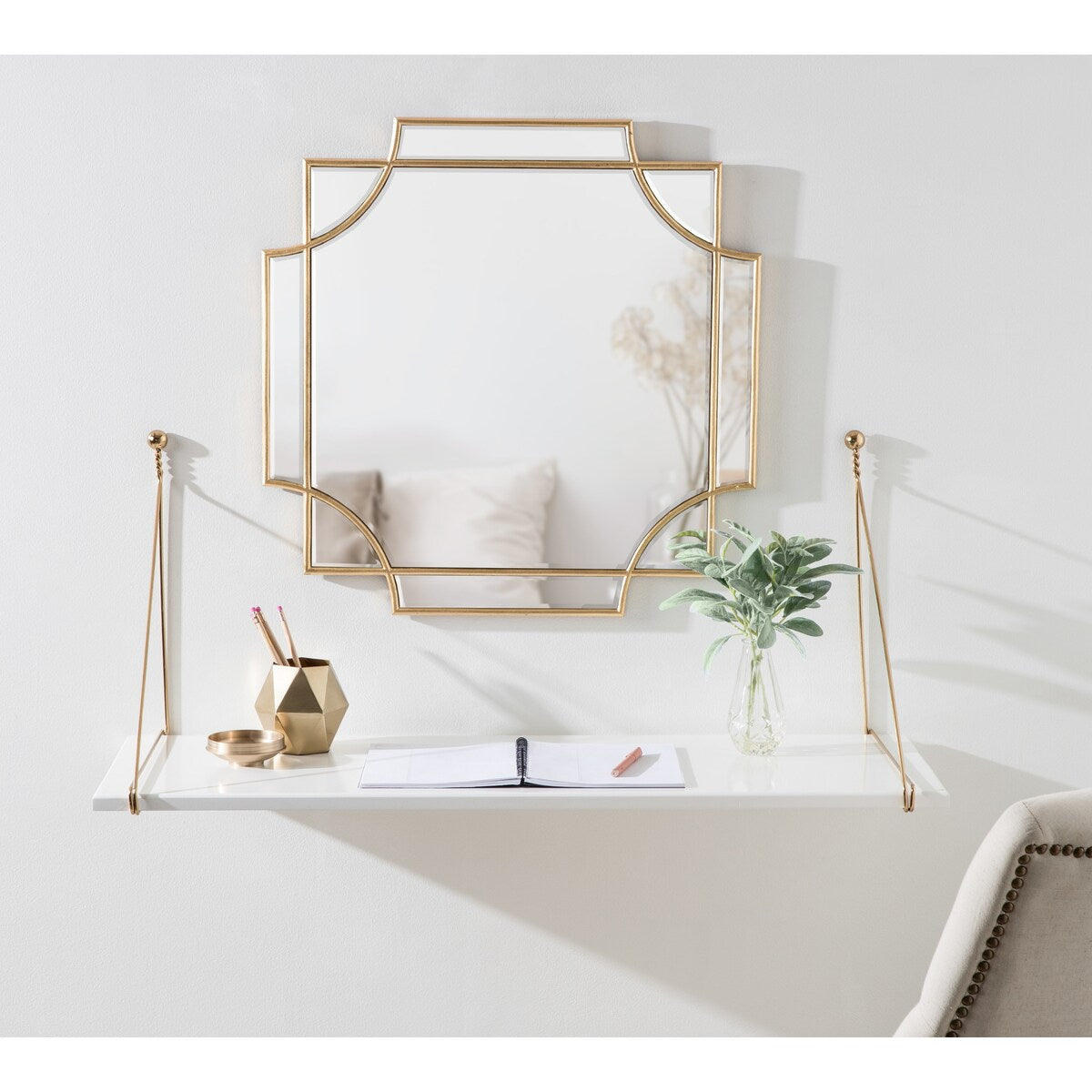 Specchio da parete decorativo tradizionale con cornice Kate and Laurel Minuette