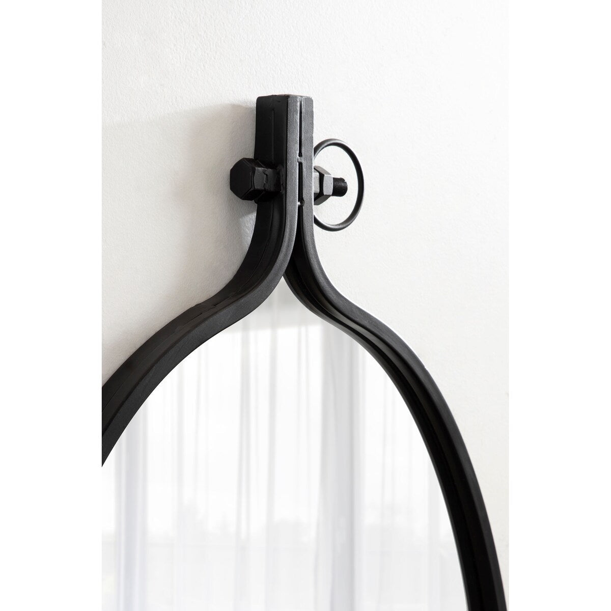 Specchio da parete rotondo Yitro di Kate e Laurel