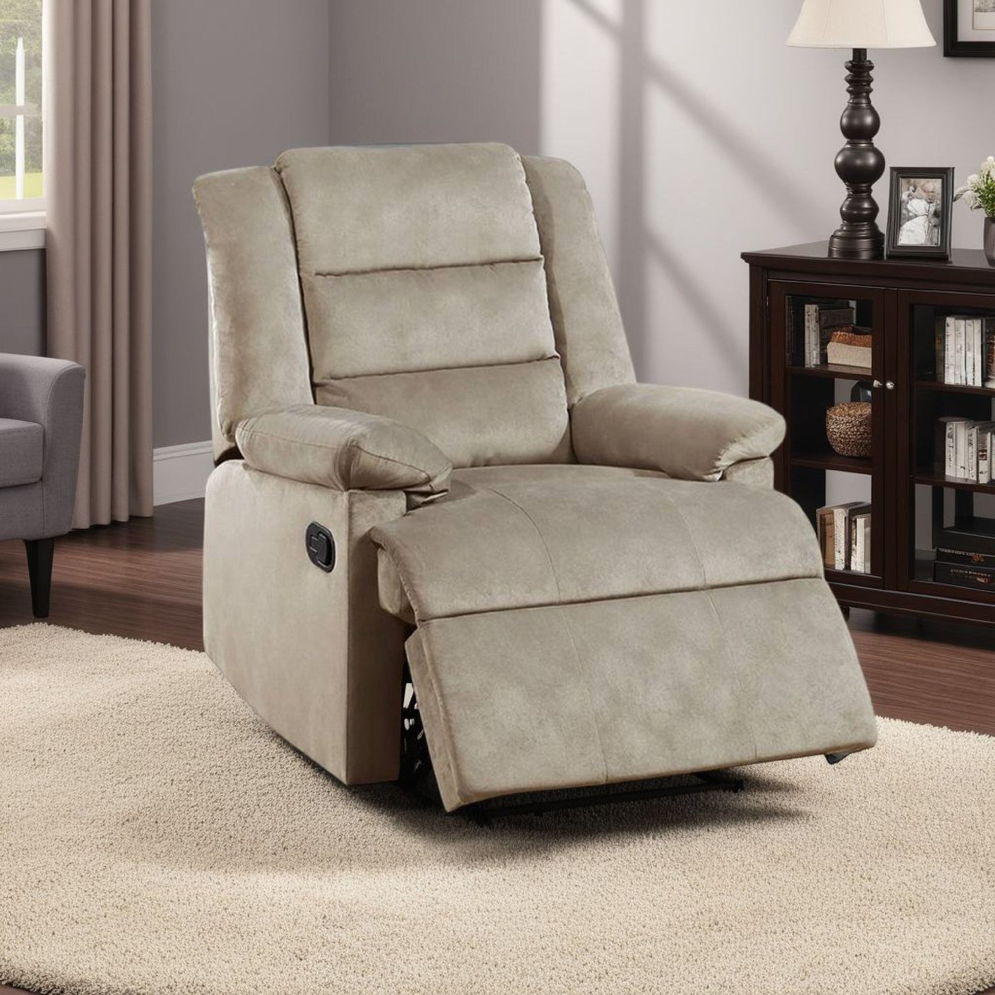 Poltrona reclinabile manuale Kori, morbida imbottitura in velluto beige, legno massello