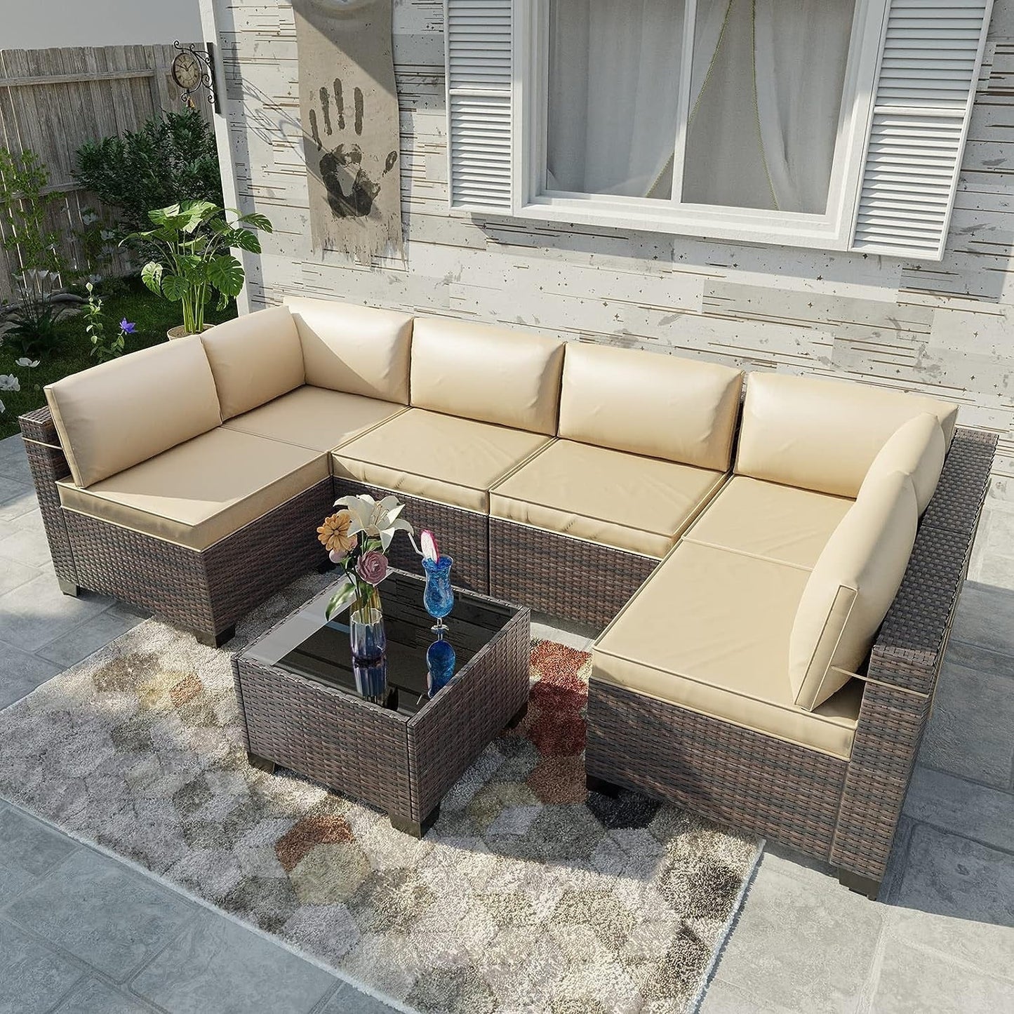 Set di divani componibili da esterno Kullavik da 7 pezzi, set da conversazione in vimini marrone per patio, con cuscini di seduta e tavolo in vetro temperato