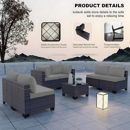 Set di divani componibili da esterno Kullavik da 7 pezzi, set da conversazione in vimini marrone per patio, con cuscini di seduta e tavolo in vetro temperato