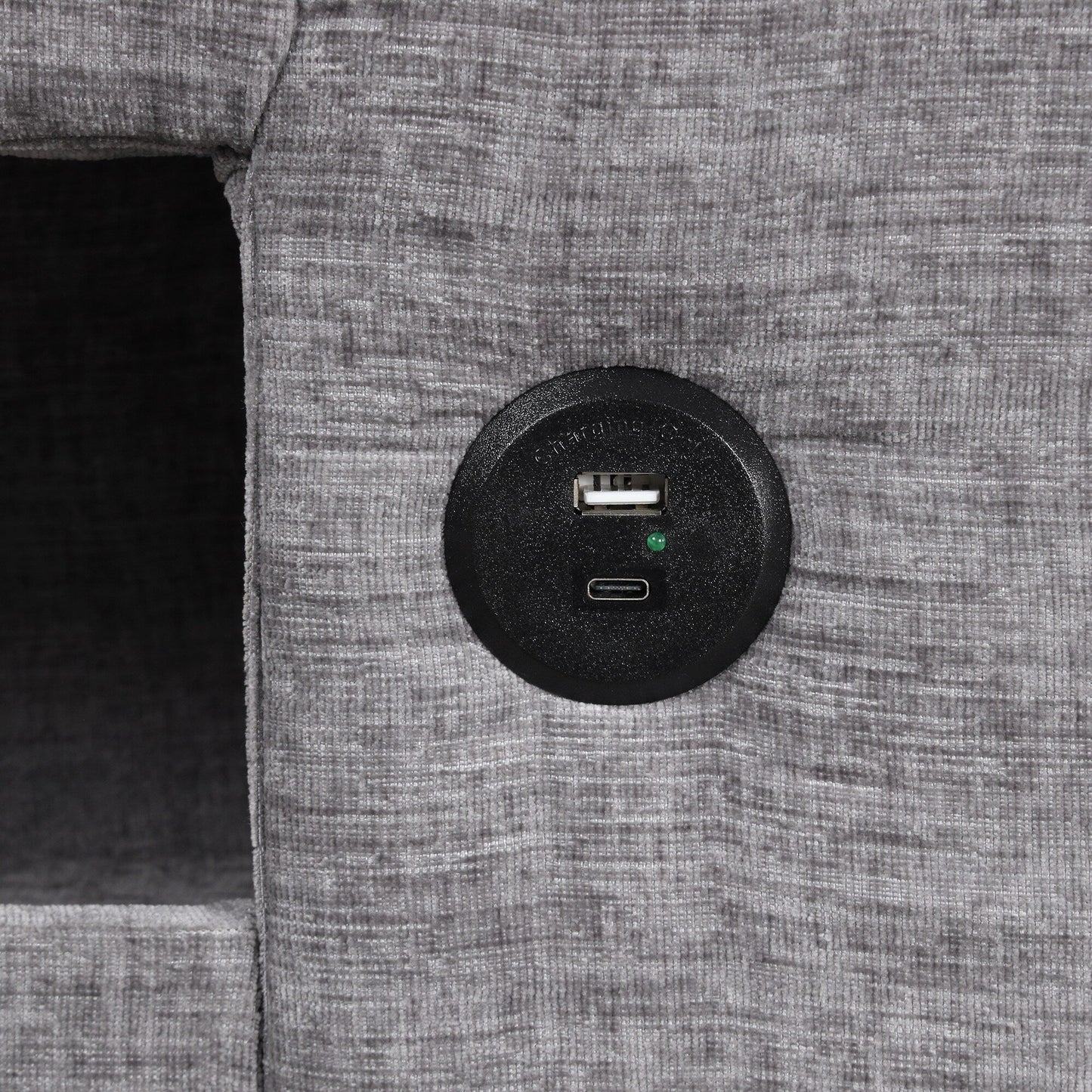 Divano componibile a L a 5 posti con pouf estraibile, portabicchieri integrati, porta di ricarica USB e cuscini rimovibili