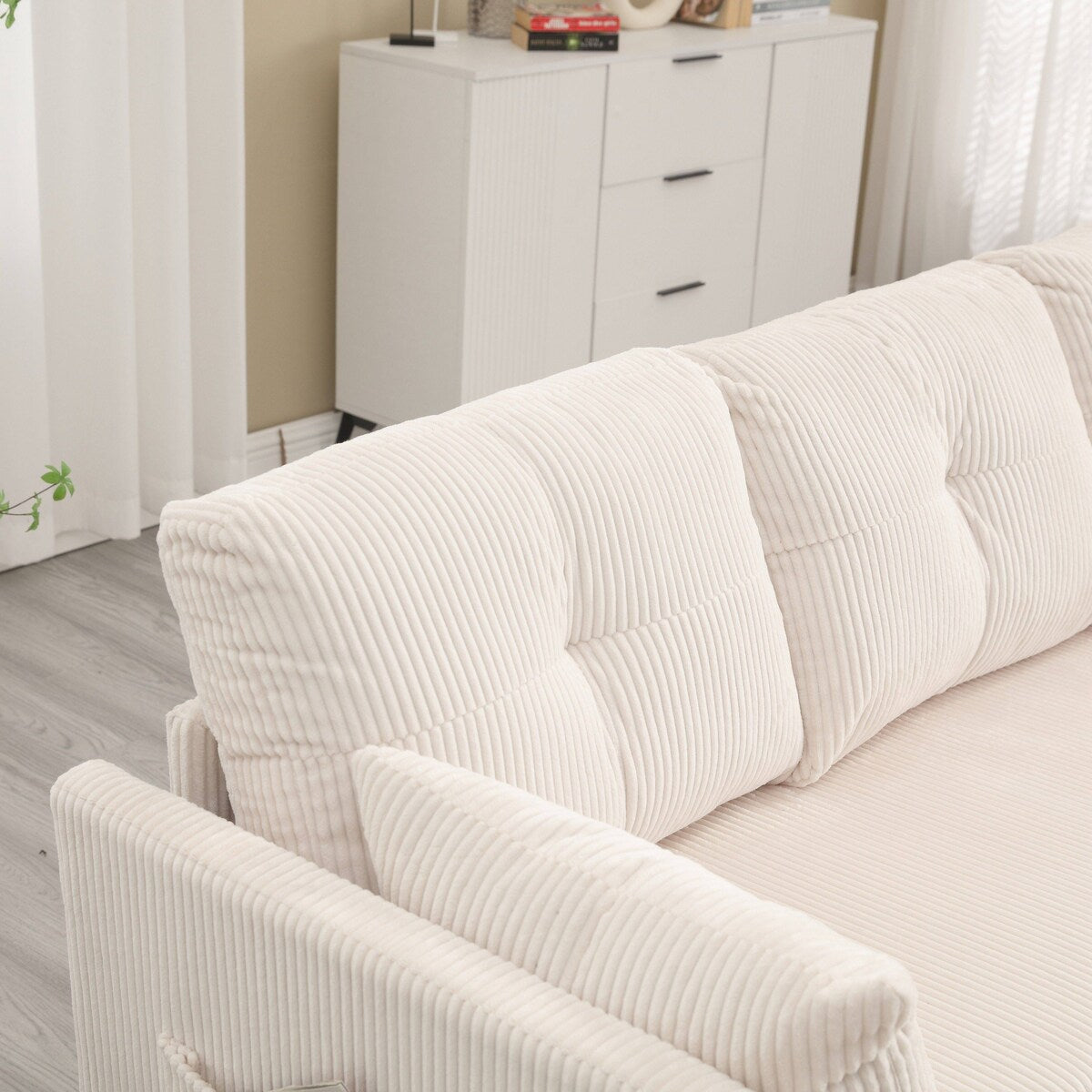 Il divano con seduta contenitore a L si ripiega in una poltrona reclinabile