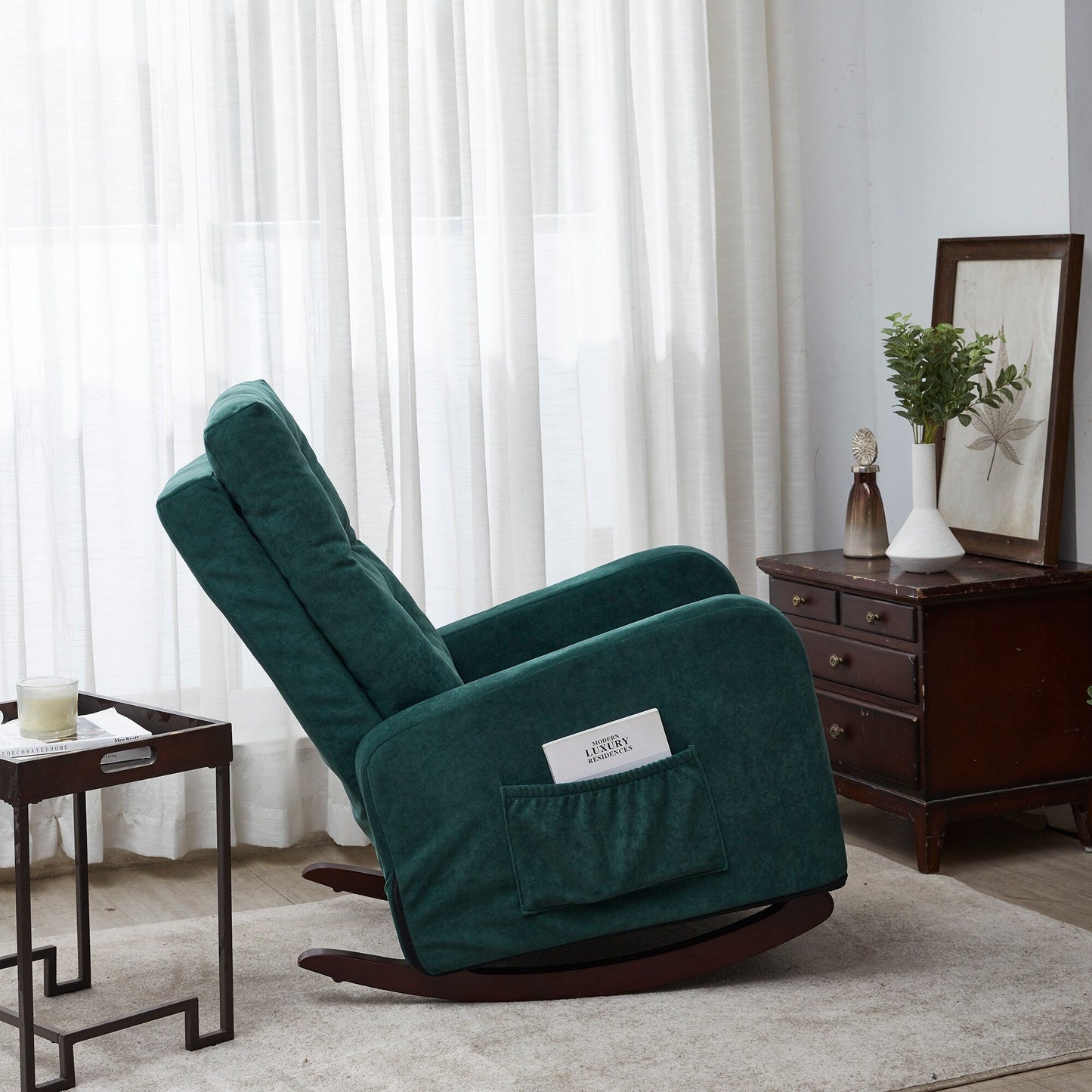 Sedia a dondolo imbottita con schienale alto