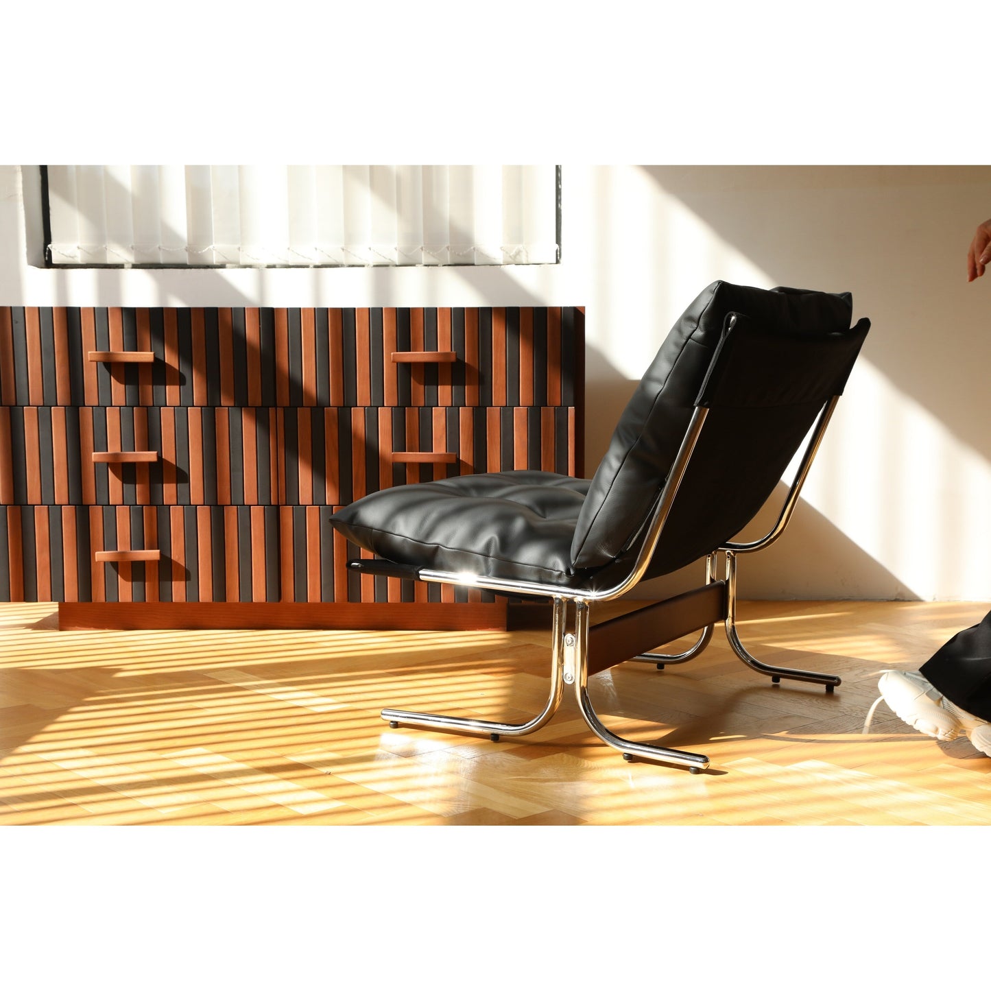 Poltrona in pelle, sedia moderna con schienale alto, sedie da soggiorno con gambe in metallo e imbottitura morbida, poltrone