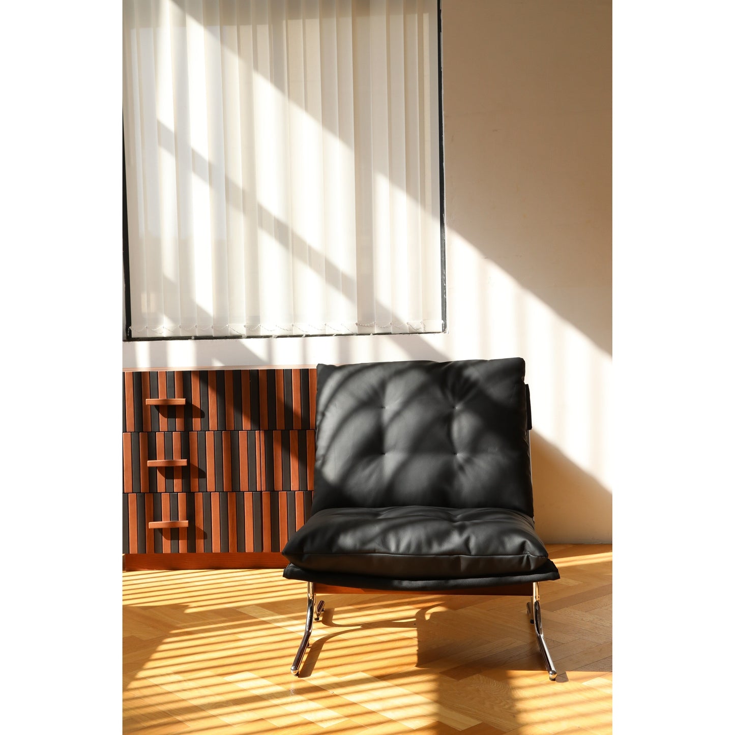 Poltrona in pelle, sedia moderna con schienale alto, sedie da soggiorno con gambe in metallo e imbottitura morbida, poltrone