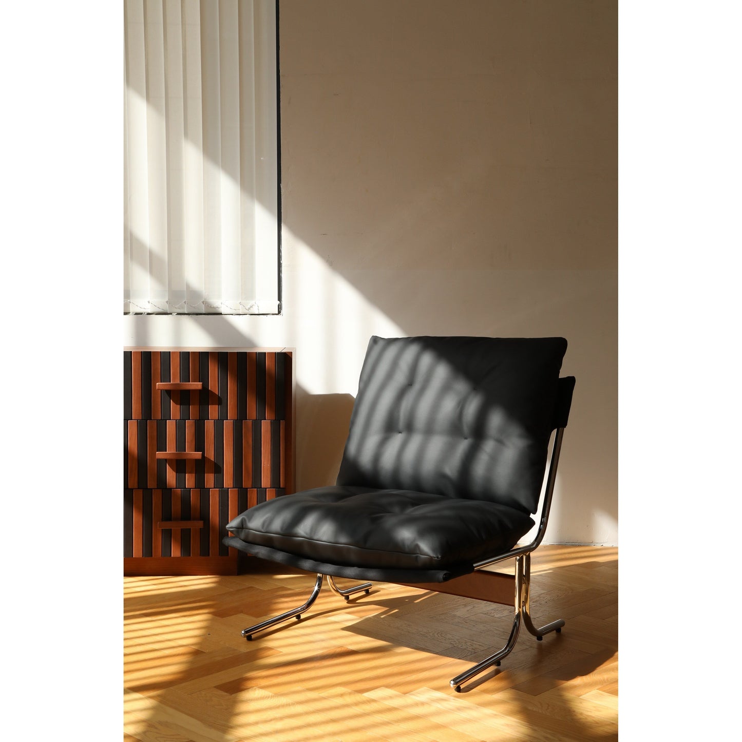 Poltrona in pelle, sedia moderna con schienale alto, sedie da soggiorno con gambe in metallo e imbottitura morbida, poltrone