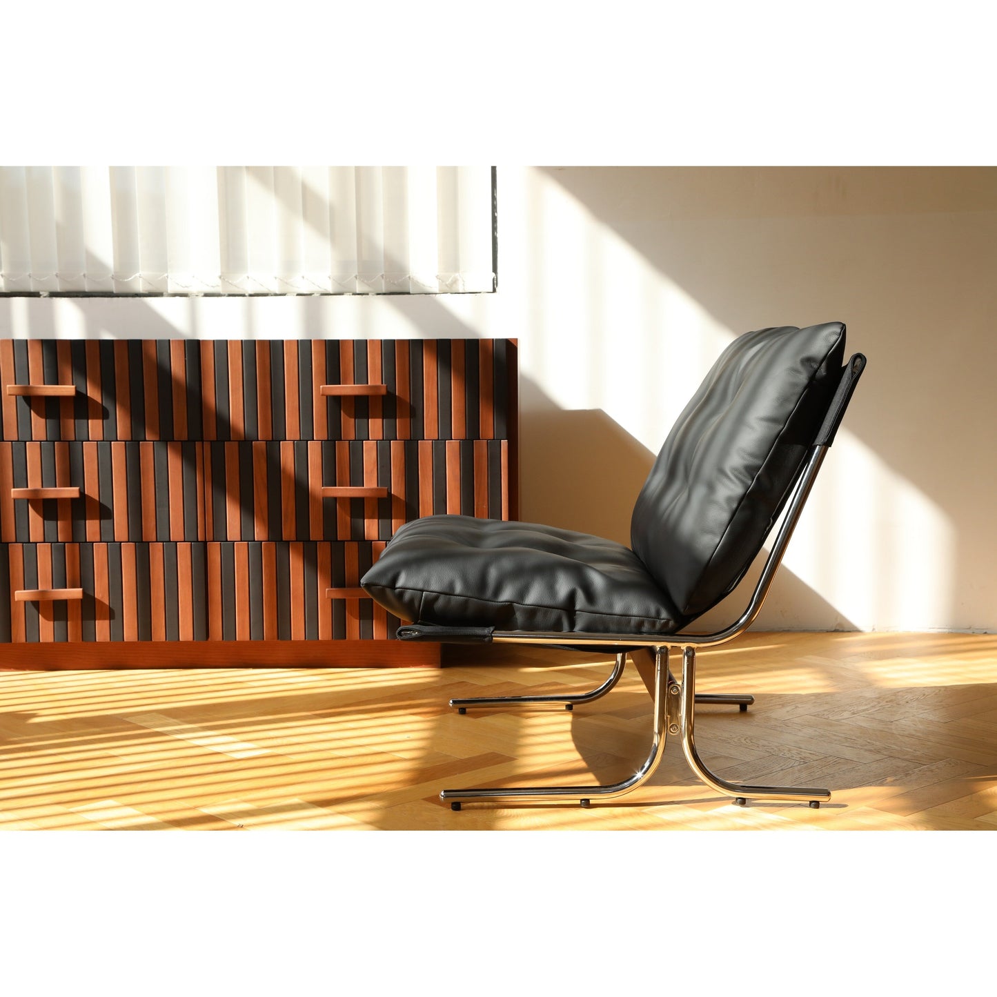 Poltrona in pelle, sedia moderna con schienale alto, sedie da soggiorno con gambe in metallo e imbottitura morbida, poltrone