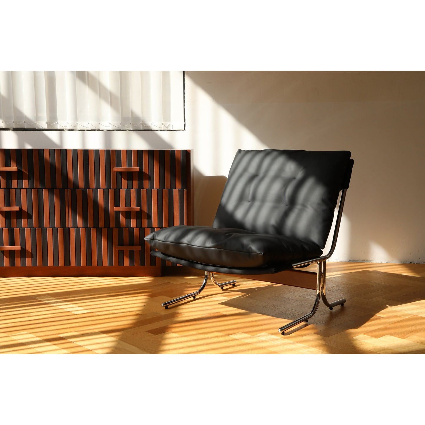 Poltrona in pelle, sedia moderna con schienale alto, sedie da soggiorno con gambe in metallo e imbottitura morbida, poltrone